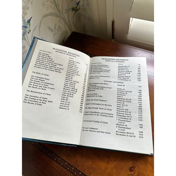 HOLY BIBLE Placed by the GIDEONS in Memory Blue HARDCOVER - Picture 7 of 12